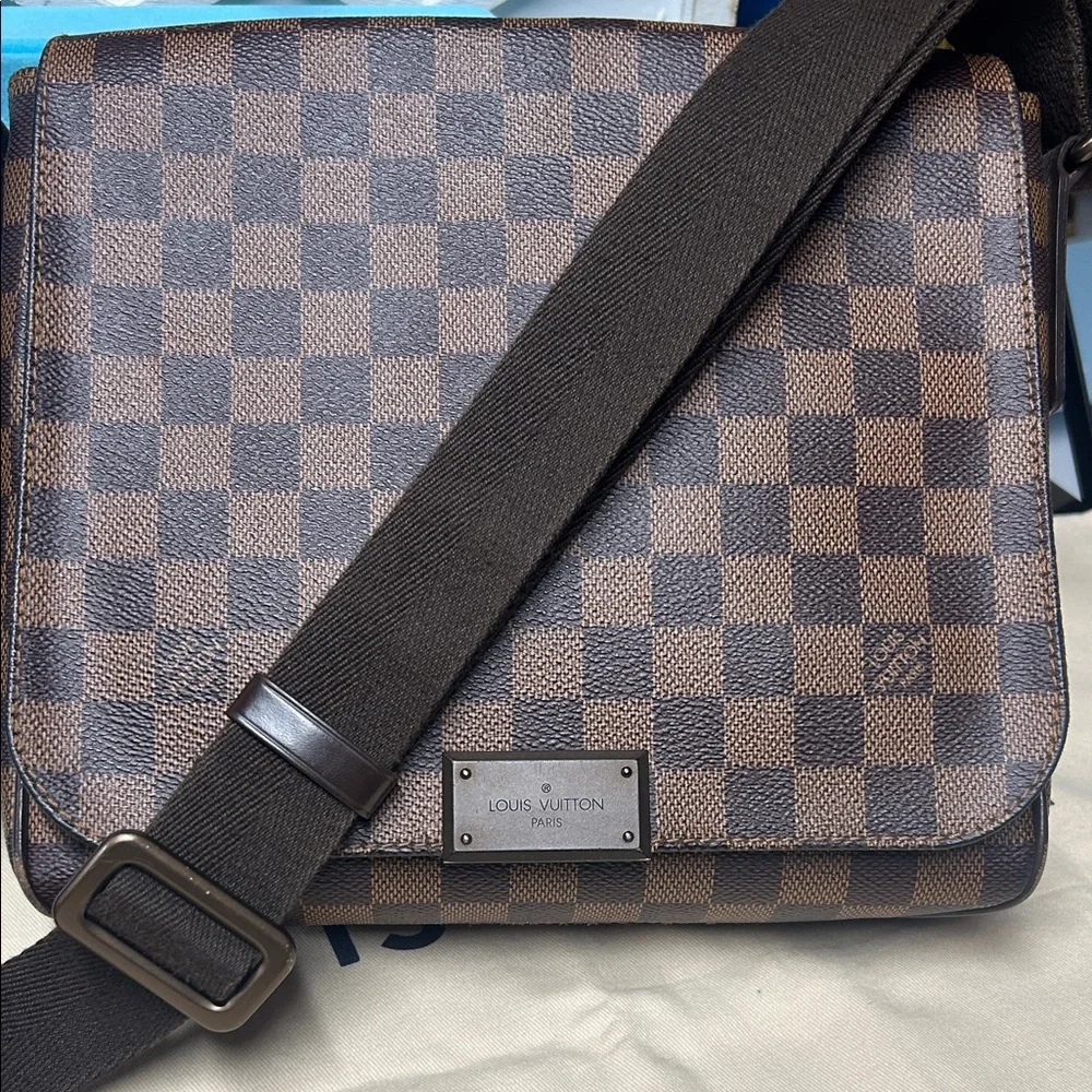 Louis Vuitton Damier Ebene District Messenger crossbody Bag
